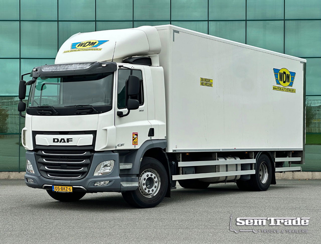 DAF CF 300 FA Only 215.000 KM 750 x 250 x 258 CM Inside TOP Condition NL Truck - Truk box: gambar 1 DAF CF 300 FA Only 215.000 KM 750 x 250 x 258 CM Inside TOP Condition NL Truck - Truk box: gambar 1