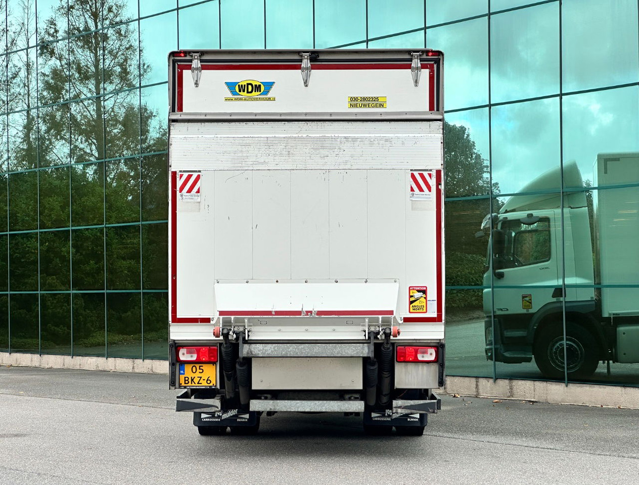 DAF CF 300 FA Only 215.000 KM 750 x 250 x 258 CM Inside TOP Condition NL Truck - Truk box: gambar 4 DAF CF 300 FA Only 215.000 KM 750 x 250 x 258 CM Inside TOP Condition NL Truck - Truk box: gambar 4