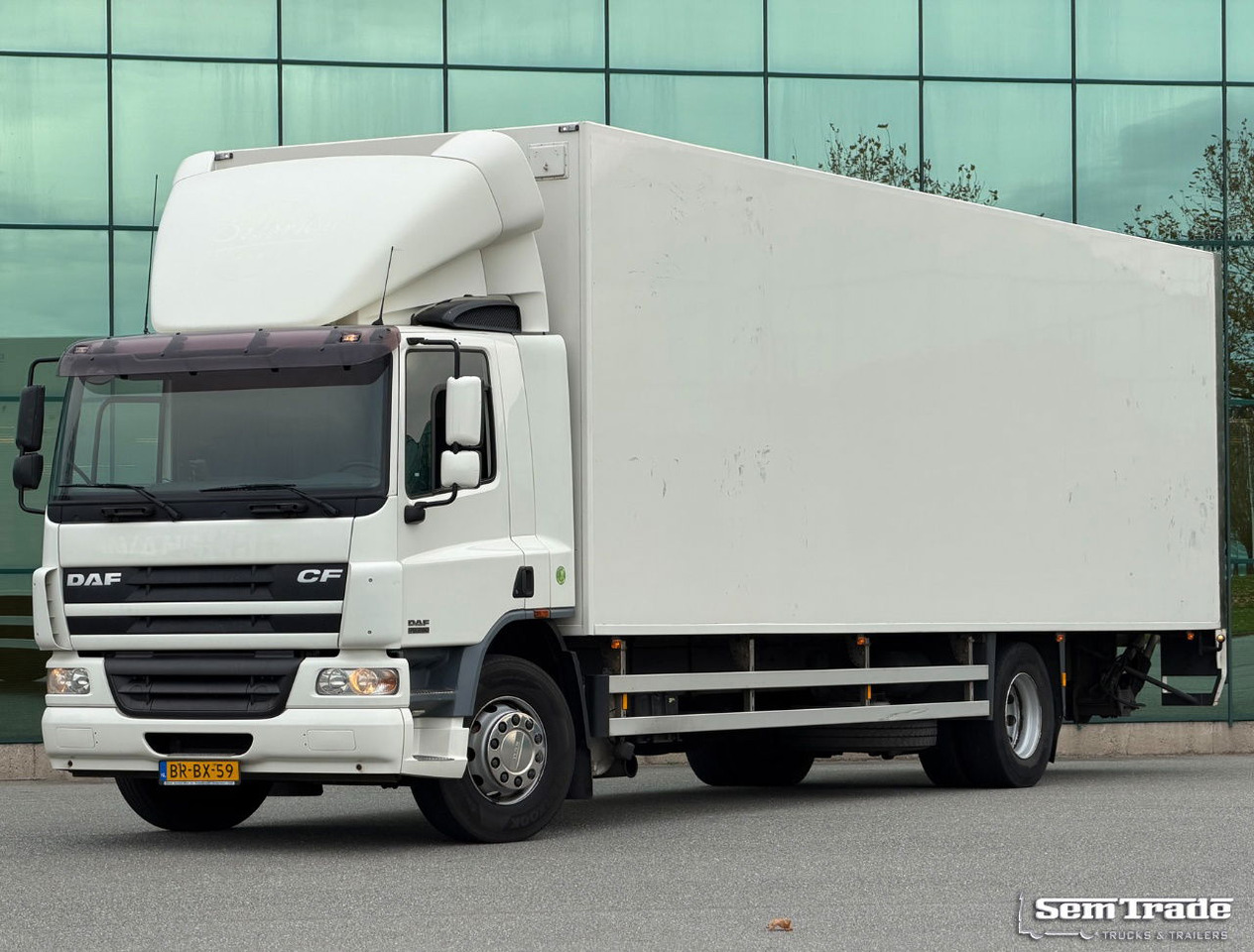 DAF CF 75.250 Euro 3 Manual Gearbox VAN Beurden Isolated BOX Tail Lift Super Condition NL-Truck - Truk box: gambar 1 DAF CF 75.250 Euro 3 Manual Gearbox VAN Beurden Isolated BOX Tail Lift Super Condition NL-Truck - Truk box: gambar 1