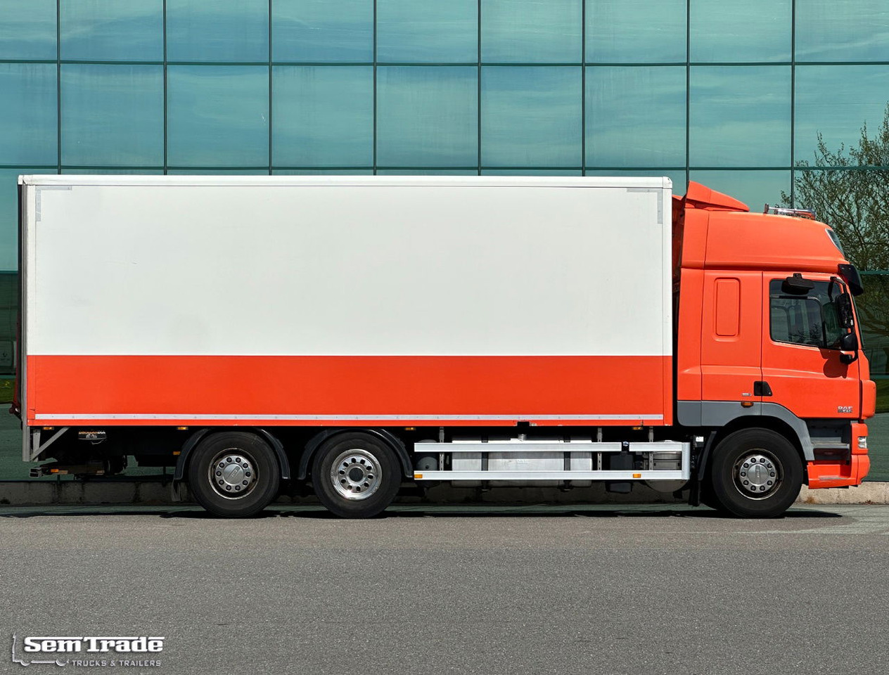 DAF CF 85.410 Airco Karhof BOX 750x250x270 CM Inside Tail Lift TOP Condition NL- - Truk box: gambar 5 DAF CF 85.410 Airco Karhof BOX 750x250x270 CM Inside Tail Lift TOP Condition NL- - Truk box: gambar 5
