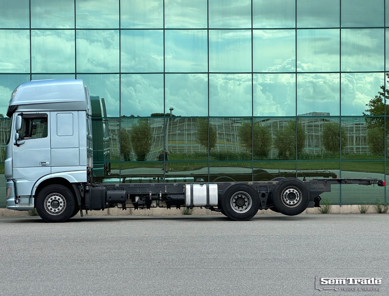 DAF XF 480 FAR SSC Euro 6 978.000 KM Park Airco 2X Tanks TOP Condition - Truk sasis: gambar 2 DAF XF 480 FAR SSC Euro 6 978.000 KM Park Airco 2X Tanks TOP Condition - Truk sasis: gambar 2