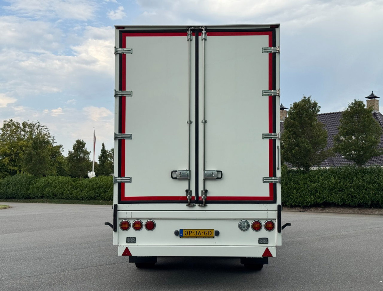 FAG 2 AS Burgers BAK Geisoleerd Gegalvaniseerd Chassis ZO Goed ALS Nieuw Direct Leverbaar 1325 x 244 x 267 CM Inwendig - Semi-trailer kotak tertutup: gambar 4 FAG 2 AS Burgers BAK Geisoleerd Gegalvaniseerd Chassis ZO Goed ALS Nieuw Direct Leverbaar 1325 x 244 x 267 CM Inwendig - Semi-trailer kotak tertutup: gambar 4