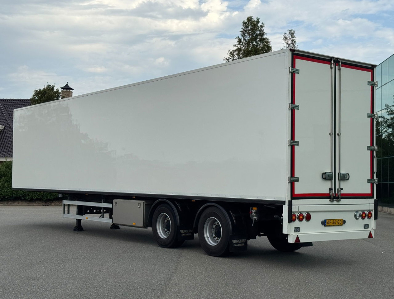 FAG 2 AS Burgers BAK Geisoleerd Gegalvaniseerd Chassis ZO Goed ALS Nieuw Direct Leverbaar 1325 x 244 x 267 CM Inwendig - Semi-trailer kotak tertutup: gambar 3 FAG 2 AS Burgers BAK Geisoleerd Gegalvaniseerd Chassis ZO Goed ALS Nieuw Direct Leverbaar 1325 x 244 x 267 CM Inwendig - Semi-trailer kotak tertutup: gambar 3