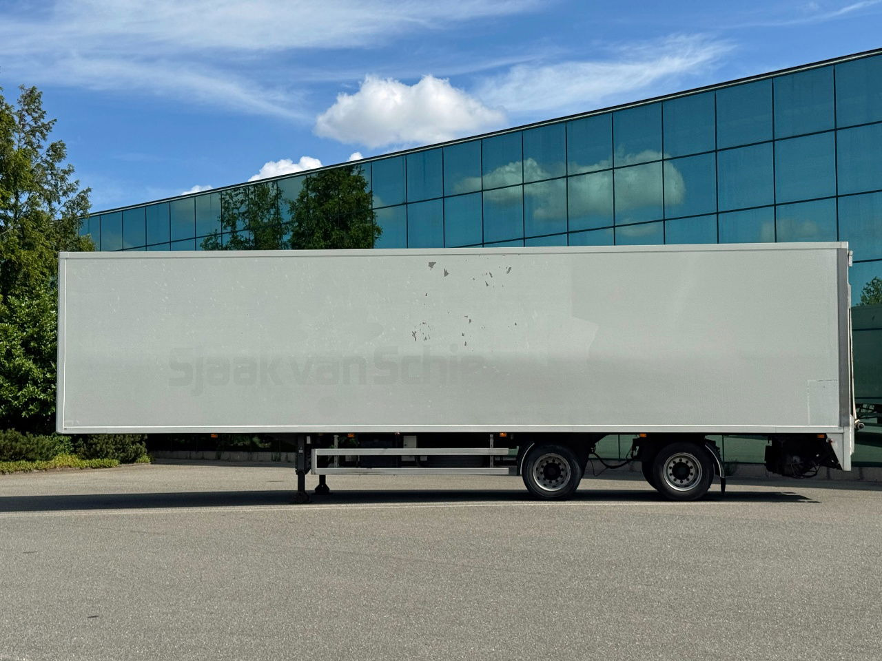 HTF 2-AS Heiwo 1240 x 250 x 272 CM Inwendig Stuuras Laadklep APK TOT 07-2026 - Semi-trailer kotak tertutup: gambar 2 HTF 2-AS Heiwo 1240 x 250 x 272 CM Inwendig Stuuras Laadklep APK TOT 07-2026 - Semi-trailer kotak tertutup: gambar 2