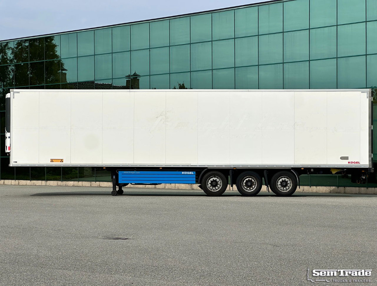 Kögel S24-4 Thermo King SLXi 300 Lift Axle 1340x250x270 CM Inside Super Condition - Semi-trailer berpendingin: gambar 2 Kögel S24-4 Thermo King SLXi 300 Lift Axle 1340x250x270 CM Inside Super Condition - Semi-trailer berpendingin: gambar 2