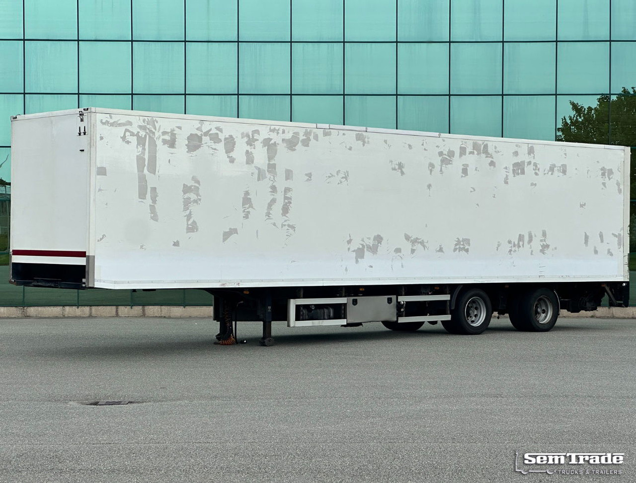 Lamboo T03 Isolated BOX + Heater Steering Axle Lift Axle Tail Lift NL-Trailer - Semi-trailer kotak tertutup: gambar 1 Lamboo T03 Isolated BOX + Heater Steering Axle Lift Axle Tail Lift NL-Trailer - Semi-trailer kotak tertutup: gambar 1