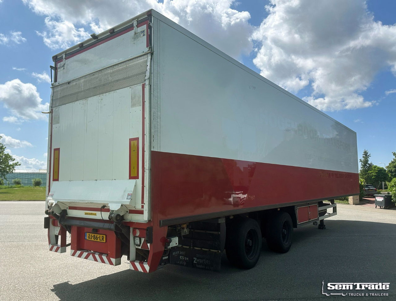 Pacton 2-AS Stuuras Zwartjes BAK BAR Klep Bouwjaar 2017 1345 x 250 x 272 CM Inwendig - Semi-trailer berpendingin: gambar 5 Pacton 2-AS Stuuras Zwartjes BAK BAR Klep Bouwjaar 2017 1345 x 250 x 272 CM Inwendig - Semi-trailer berpendingin: gambar 5