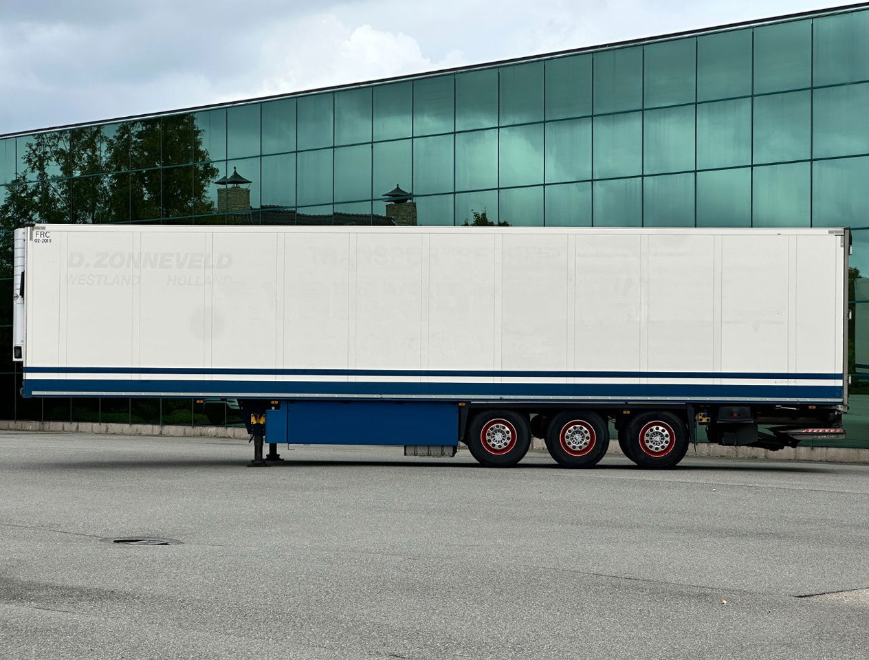 Schmitz Cargobull SCBS3B Carrier Vector 1550 Only 3367 Engine Hours Flowerwide 270 CM High Inside Lift Axle Tail Lift - Semi-trailer berpendingin: gambar 2 Schmitz Cargobull SCBS3B Carrier Vector 1550 Only 3367 Engine Hours Flowerwide 270 CM High Inside Lift Axle Tail Lift - Semi-trailer berpendingin: gambar 2