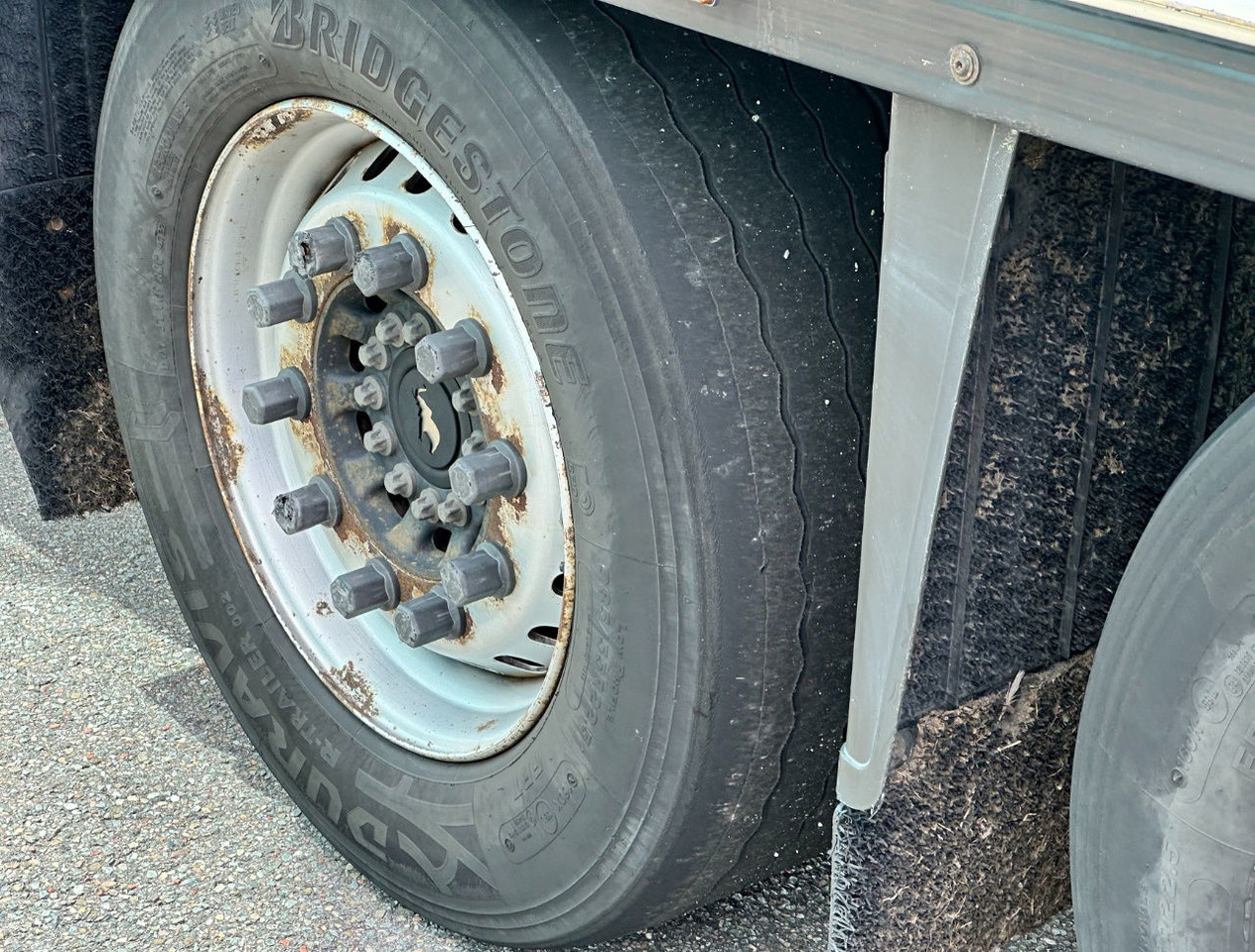 Semi-trailer berpendingin Schmitz Cargobull SCBS3B Carrier Vector 1550 Tail Lift 275 CM High Inside TOP Condition: gambar 15 Semi-trailer berpendingin Schmitz Cargobull SCBS3B Carrier Vector 1550 Tail Lift 275 CM High Inside TOP Condition: gambar 15