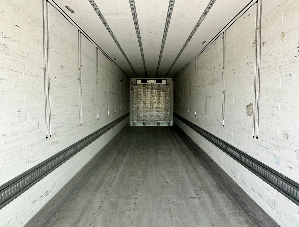 Semi-trailer berpendingin Schmitz Cargobull SCBS3B Carrier Vector 1550 Tail Lift 275 CM High Inside TOP Condition: gambar 19 Semi-trailer berpendingin Schmitz Cargobull SCBS3B Carrier Vector 1550 Tail Lift 275 CM High Inside TOP Condition: gambar 19