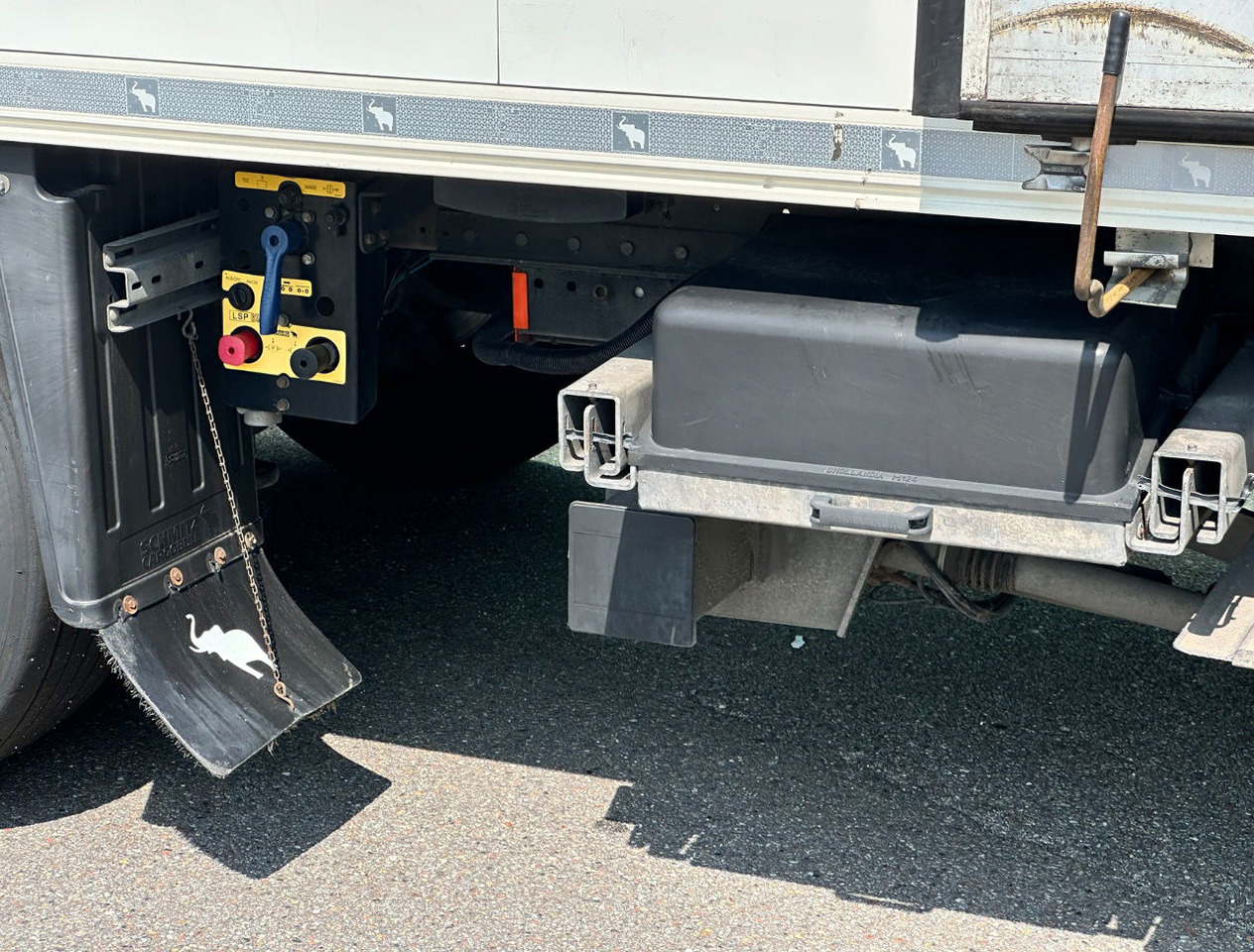 Semi-trailer berpendingin Schmitz Cargobull SCBS3B Carrier Vector 1550 Tail Lift 275 CM High Inside TOP Condition: gambar 23 Semi-trailer berpendingin Schmitz Cargobull SCBS3B Carrier Vector 1550 Tail Lift 275 CM High Inside TOP Condition: gambar 23