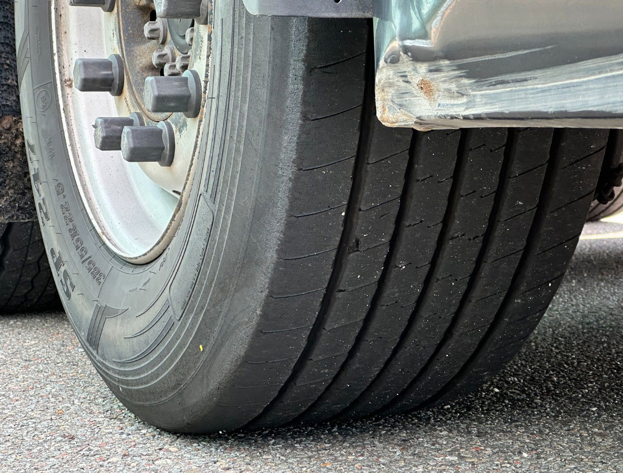 Semi-trailer berpendingin Schmitz Cargobull SCBS3B Carrier Vector 1550 Tail Lift 275 CM High Inside TOP Condition: gambar 13 Semi-trailer berpendingin Schmitz Cargobull SCBS3B Carrier Vector 1550 Tail Lift 275 CM High Inside TOP Condition: gambar 13