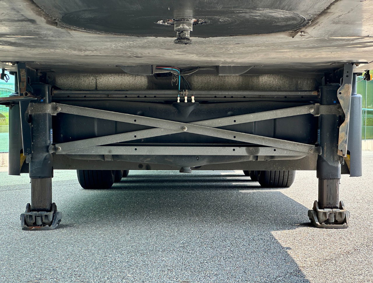 Semi-trailer berpendingin Schmitz Cargobull SCBS3B Carrier Vector 1550 Tail Lift 275 CM High Inside TOP Condition: gambar 11 Semi-trailer berpendingin Schmitz Cargobull SCBS3B Carrier Vector 1550 Tail Lift 275 CM High Inside TOP Condition: gambar 11