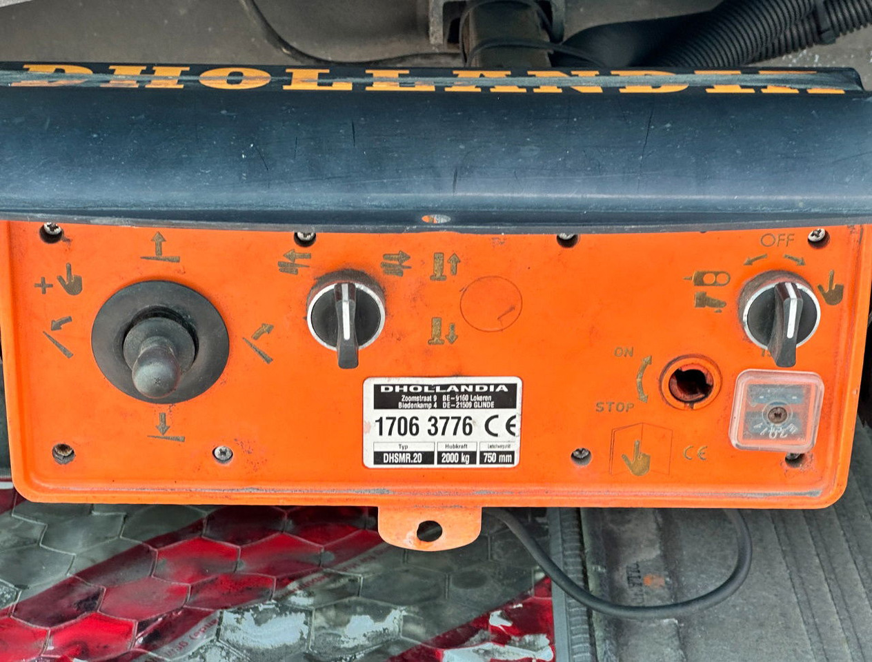 Semi-trailer berpendingin Schmitz Cargobull SCBS3B Carrier Vector 1550 Tail Lift 275 CM High Inside TOP Condition: gambar 17 Semi-trailer berpendingin Schmitz Cargobull SCBS3B Carrier Vector 1550 Tail Lift 275 CM High Inside TOP Condition: gambar 17