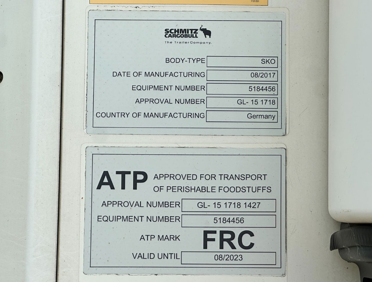 Semi-trailer berpendingin Schmitz Cargobull SCBS3B Carrier Vector 1550 Tail Lift 275 CM High Inside TOP Condition: gambar 24 Semi-trailer berpendingin Schmitz Cargobull SCBS3B Carrier Vector 1550 Tail Lift 275 CM High Inside TOP Condition: gambar 24