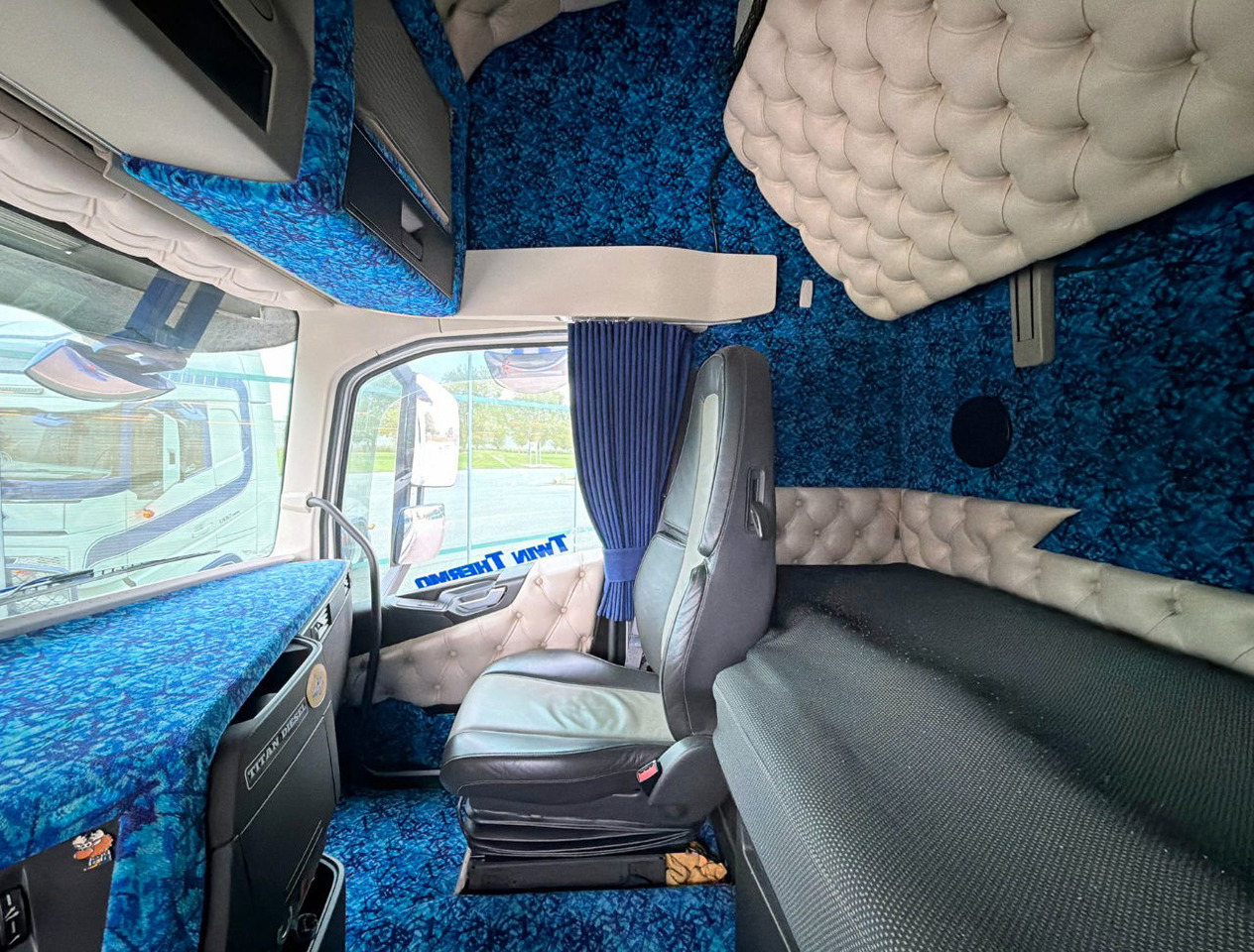 Tractor head Volvo FH 500 Retarder Globetrotter XL 2x Tanks Special Interior TOP Condition NL Truck: gambar 12