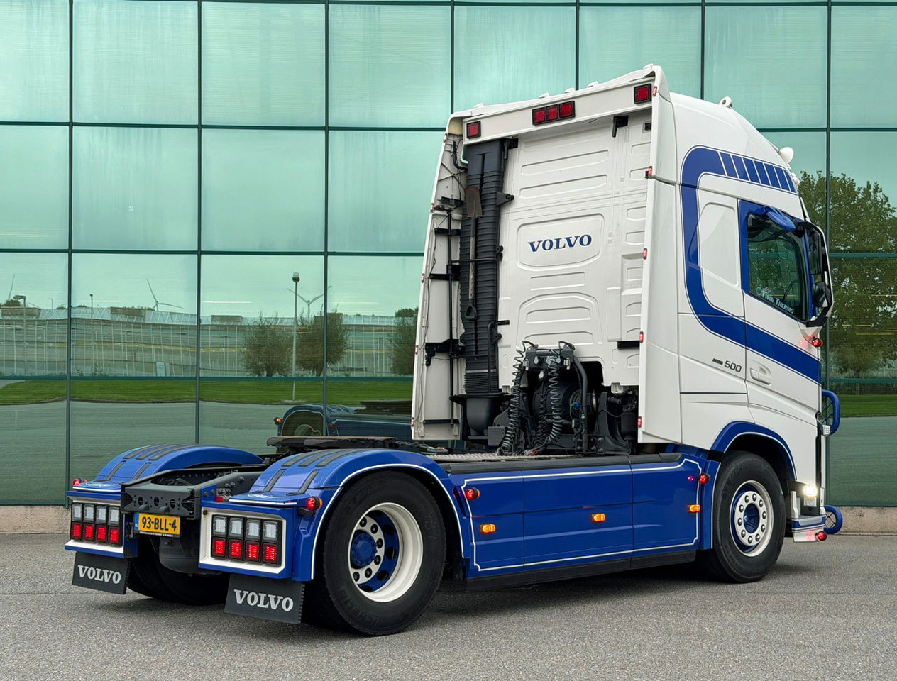 Volvo FH 500 Retarder Globetrotter XL 2x Tanks Special Interior TOP Condition NL Truck - Tractor head: gambar 4 Volvo FH 500 Retarder Globetrotter XL 2x Tanks Special Interior TOP Condition NL Truck - Tractor head: gambar 4