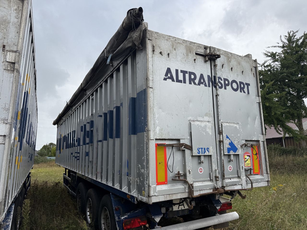 STAS 67m3 ADR classes EX II. FL. OX. AT - Semi-trailer jungkit: gambar 3 STAS 67m3 ADR classes EX II. FL. OX. AT - Semi-trailer jungkit: gambar 3