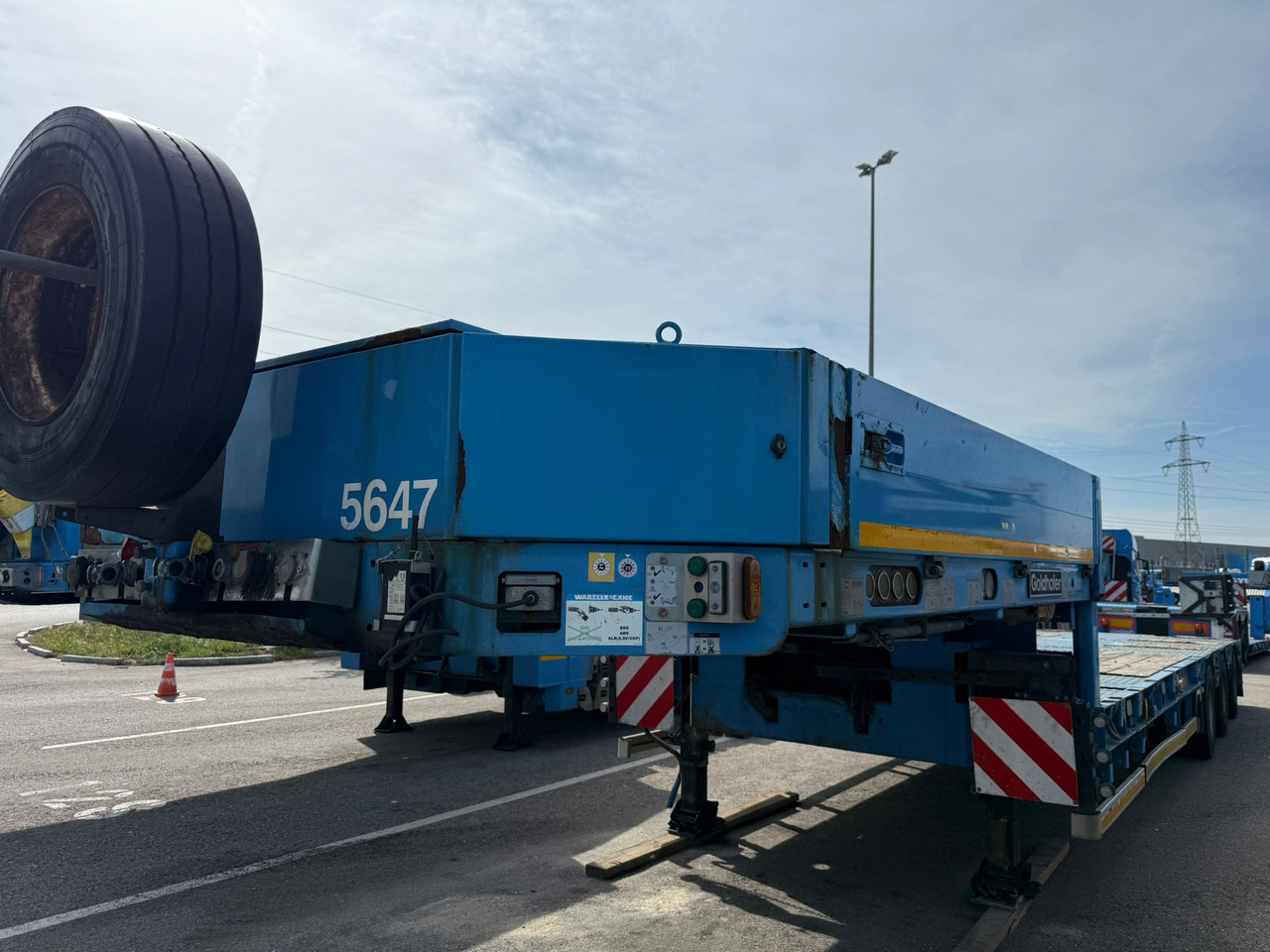 GOLDHOFER STZ-L3 - Semi-trailer low bed: gambar 4 GOLDHOFER STZ-L3 - Semi-trailer low bed: gambar 4