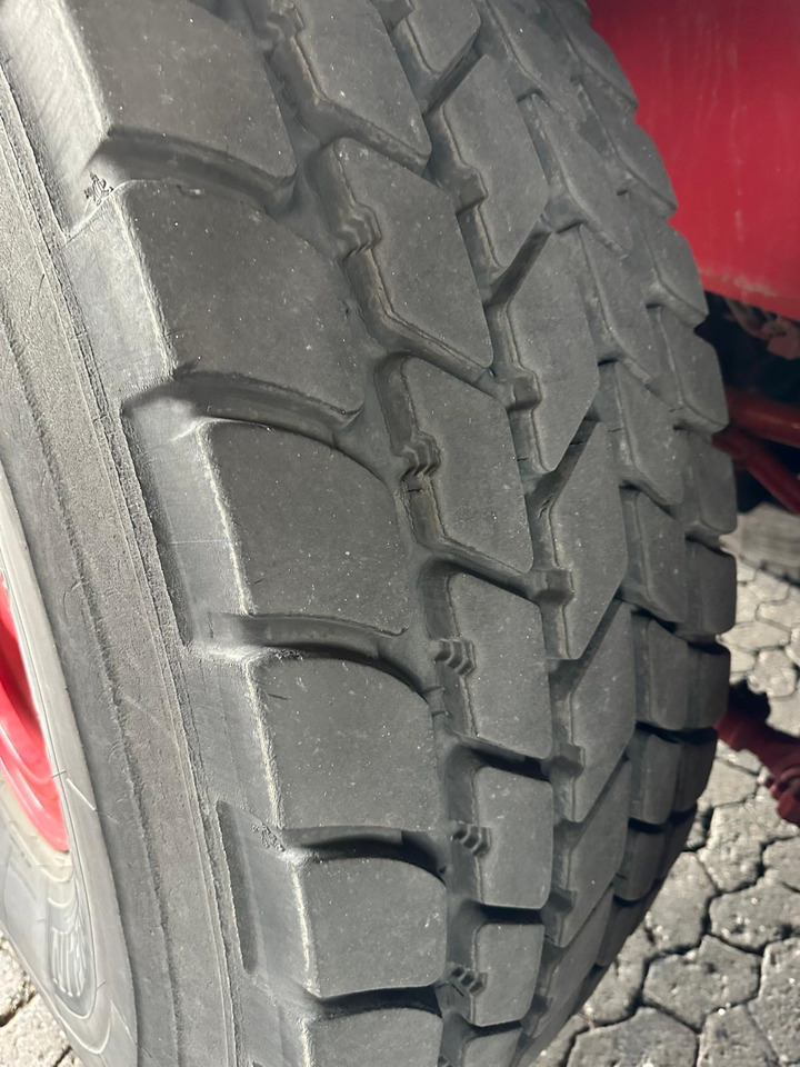 LIEBHERR LTM 1070-4.2 - Derek bergerak: gambar 5 LIEBHERR LTM 1070-4.2 - Derek bergerak: gambar 5