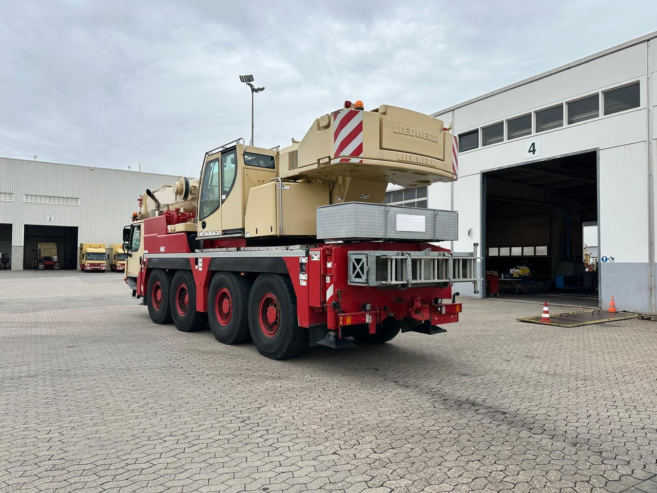 LIEBHERR LTM 1070-4.2 - Derek bergerak: gambar 2 LIEBHERR LTM 1070-4.2 - Derek bergerak: gambar 2