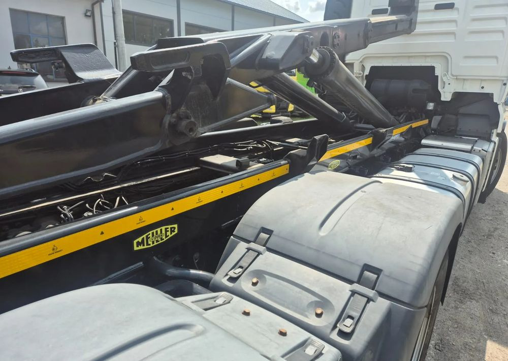 MAN TGX 26-460 Hakowiec oś skrętna - Hook lift: gambar 5 MAN TGX 26-460 Hakowiec oś skrętna - Hook lift: gambar 5