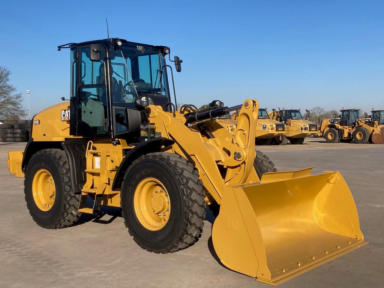 CATERPILLAR 910 - Wheel loader: gambar 4 CATERPILLAR 910 - Wheel loader: gambar 4