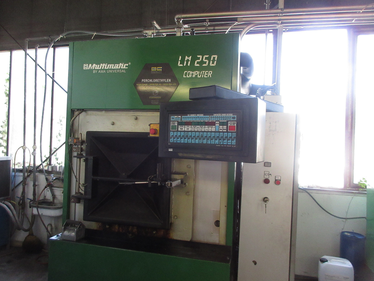 AMA Universal Multimatic LM 250 Computer Entfettungsanlage mit PER Perchlorethylen - Peralatan mesin: gambar 1 AMA Universal Multimatic LM 250 Computer Entfettungsanlage mit PER Perchlorethylen - Peralatan mesin: gambar 1