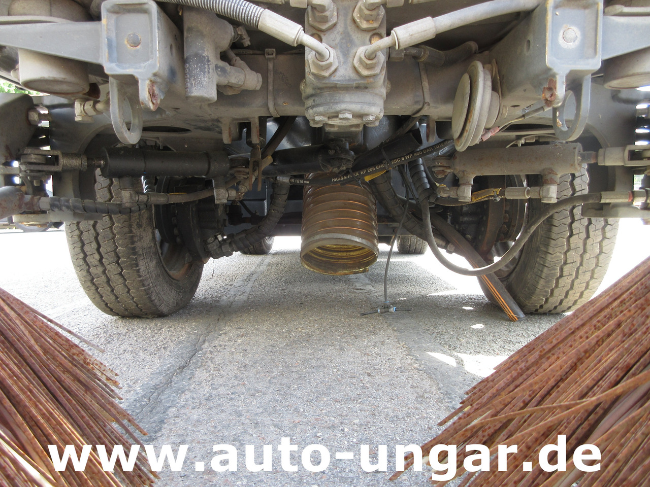 BUCHER CityCat CC1000 ERSATZTEILTRÄGER Kehrmaschine SPAREPARTS - Penyapu jalan: gambar 4 BUCHER CityCat CC1000 ERSATZTEILTRÄGER Kehrmaschine SPAREPARTS - Penyapu jalan: gambar 4