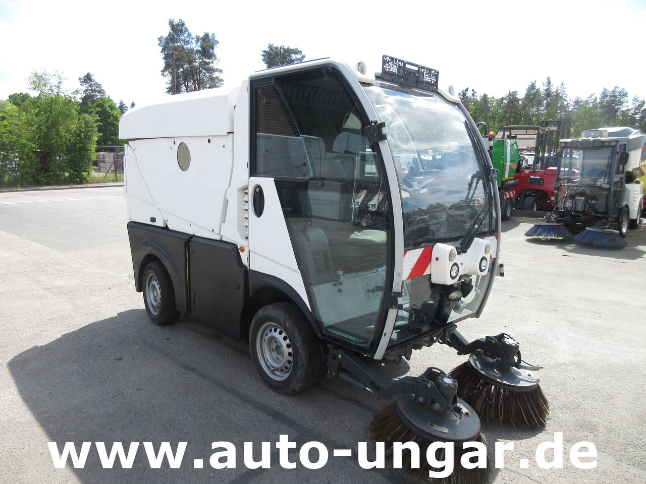 BUCHER CityCat CC1000 ERSATZTEILTRÄGER Kehrmaschine SPAREPARTS - Penyapu jalan: gambar 2 BUCHER CityCat CC1000 ERSATZTEILTRÄGER Kehrmaschine SPAREPARTS - Penyapu jalan: gambar 2
