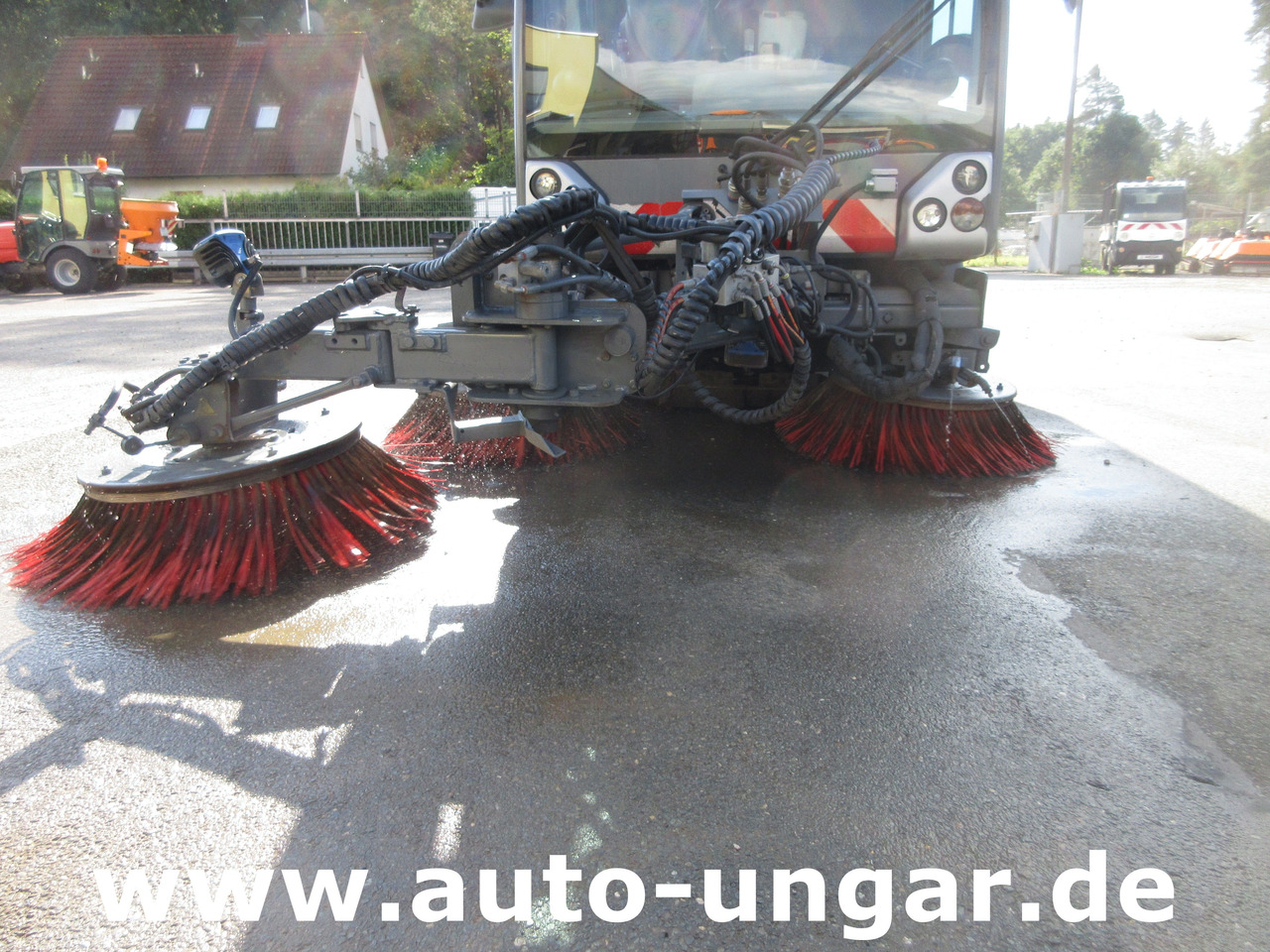 Boschung S3 Kehrmaschine urban sweeper Wildkrautbesen Allradlenkung - Penyapu jalan: gambar 3 Boschung S3 Kehrmaschine urban sweeper Wildkrautbesen Allradlenkung - Penyapu jalan: gambar 3
