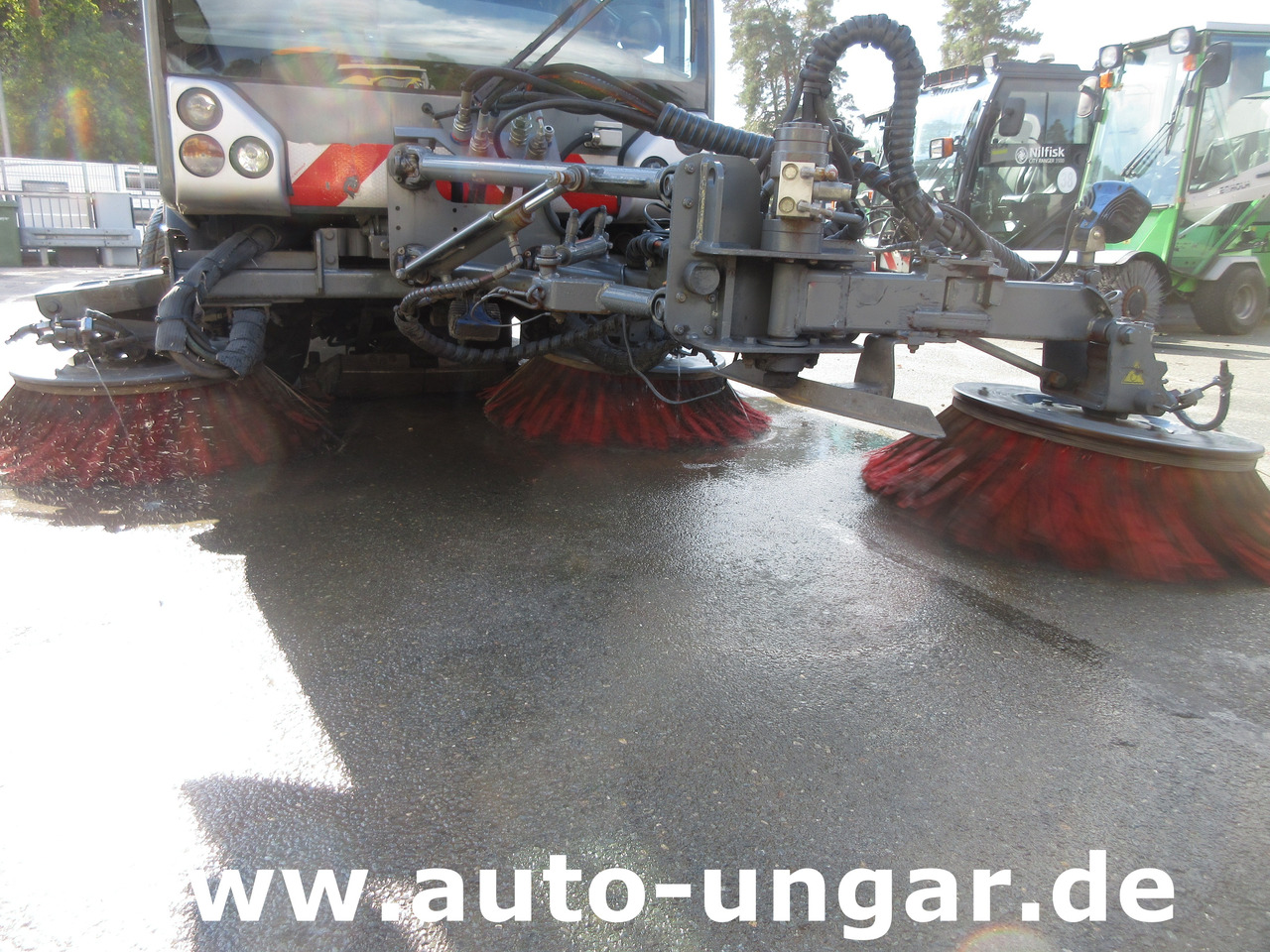 Boschung S3 Kehrmaschine urban sweeper Wildkrautbesen Allradlenkung - Penyapu jalan: gambar 5 Boschung S3 Kehrmaschine urban sweeper Wildkrautbesen Allradlenkung - Penyapu jalan: gambar 5