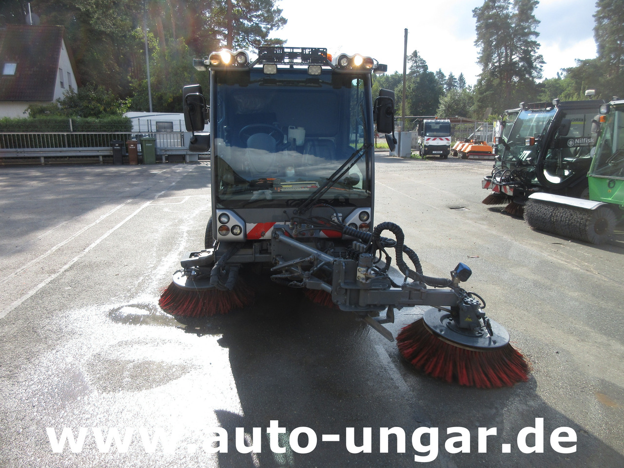 Boschung S3 Kehrmaschine urban sweeper Wildkrautbesen Allradlenkung - Penyapu jalan: gambar 4 Boschung S3 Kehrmaschine urban sweeper Wildkrautbesen Allradlenkung - Penyapu jalan: gambar 4