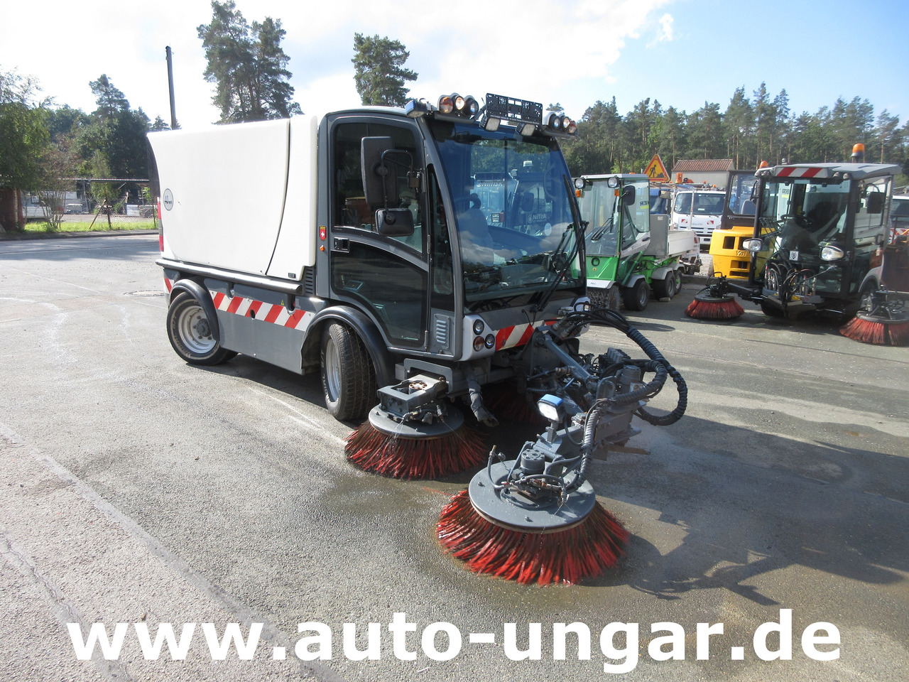 Boschung S3 Kehrmaschine urban sweeper Wildkrautbesen Allradlenkung - Penyapu jalan: gambar 1 Boschung S3 Kehrmaschine urban sweeper Wildkrautbesen Allradlenkung - Penyapu jalan: gambar 1