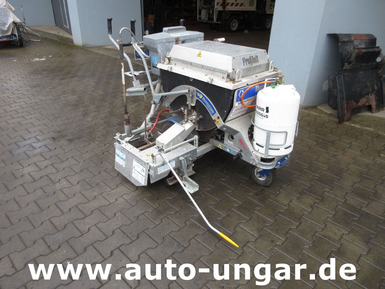 Graco ProMelt Thermolazer LineLazer 24H624 Baujahr 2022 Thermoplastic Roadmarking - Mesin aspal: gambar 2 Graco ProMelt Thermolazer LineLazer 24H624 Baujahr 2022 Thermoplastic Roadmarking - Mesin aspal: gambar 2