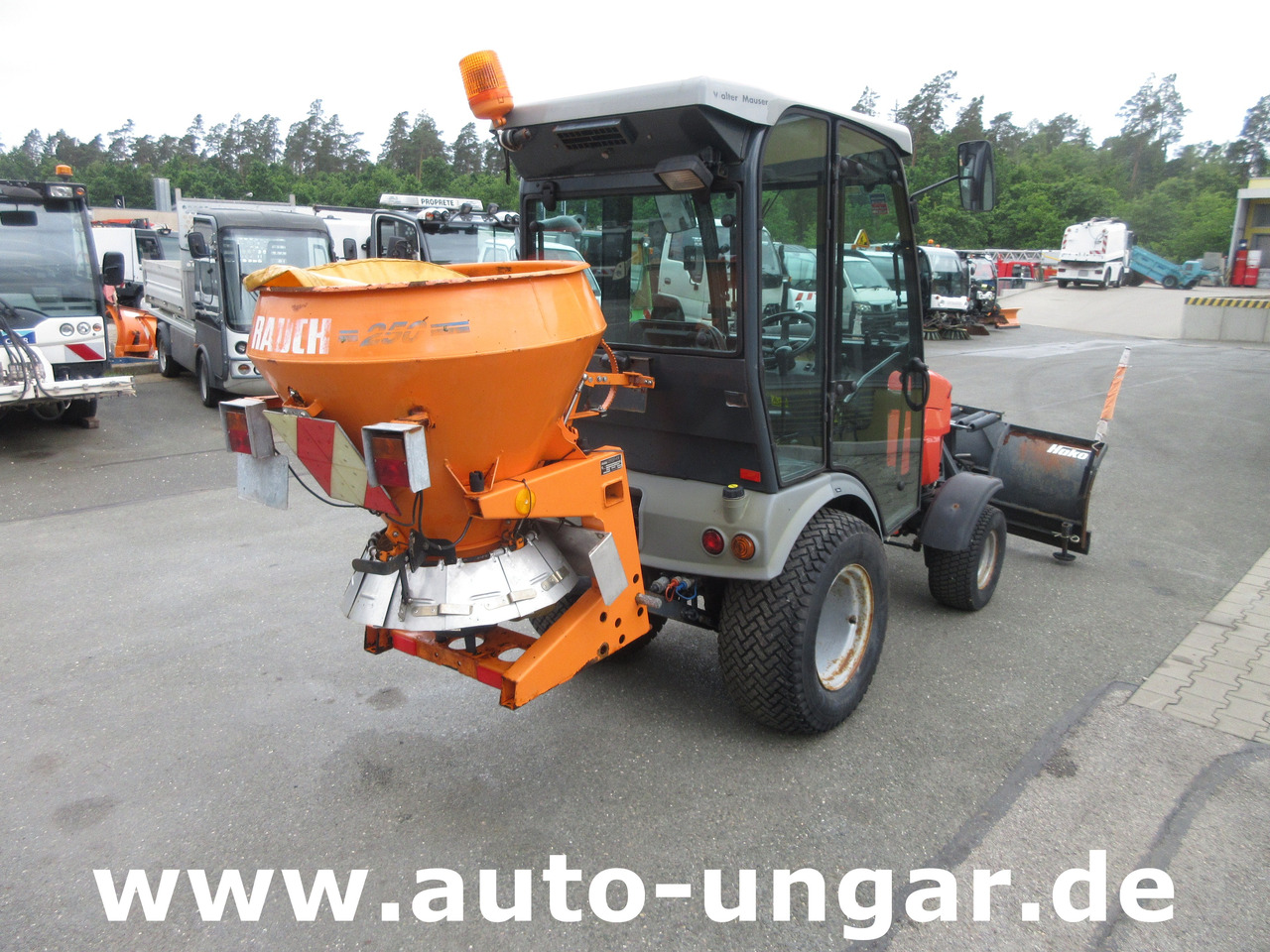 HAKO Hakotrac 2650 DA Winterdienst Schneepflug & Streuer 4x4 Zapfwelle Hydraulik - Traktor kota: gambar 4 HAKO Hakotrac 2650 DA Winterdienst Schneepflug & Streuer 4x4 Zapfwelle Hydraulik - Traktor kota: gambar 4