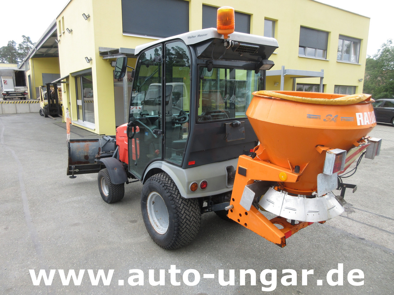 HAKO Hakotrac 2650 DA Winterdienst Schneepflug & Streuer 4x4 Zapfwelle Hydraulik - Traktor kota: gambar 5 HAKO Hakotrac 2650 DA Winterdienst Schneepflug & Streuer 4x4 Zapfwelle Hydraulik - Traktor kota: gambar 5