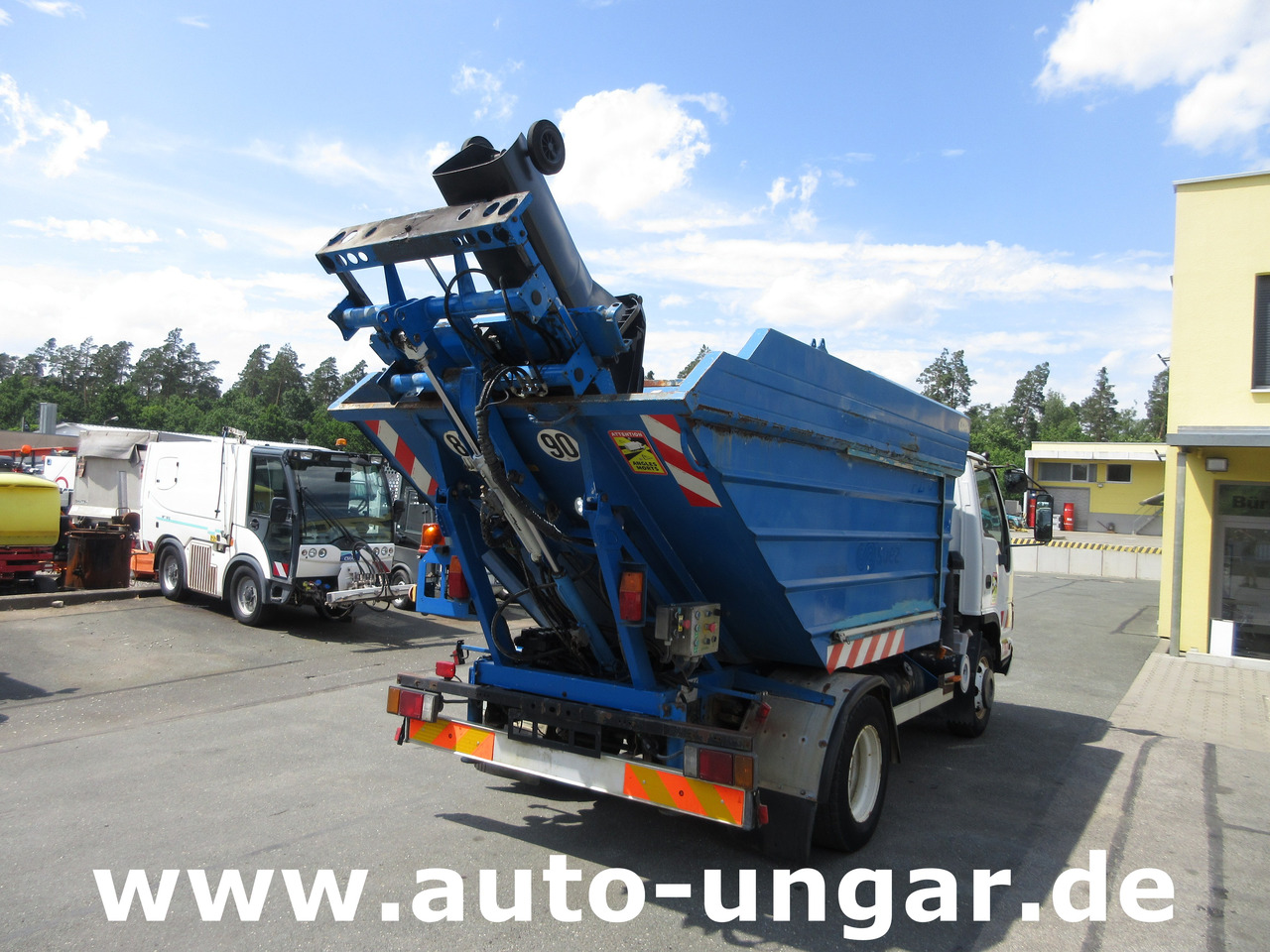 Truk sampah ISUZU NQR Smoother Q75 Y07 Müllwagen 8m³ TECNO 7.500kg Kipper Presse Lifter: gambar 27