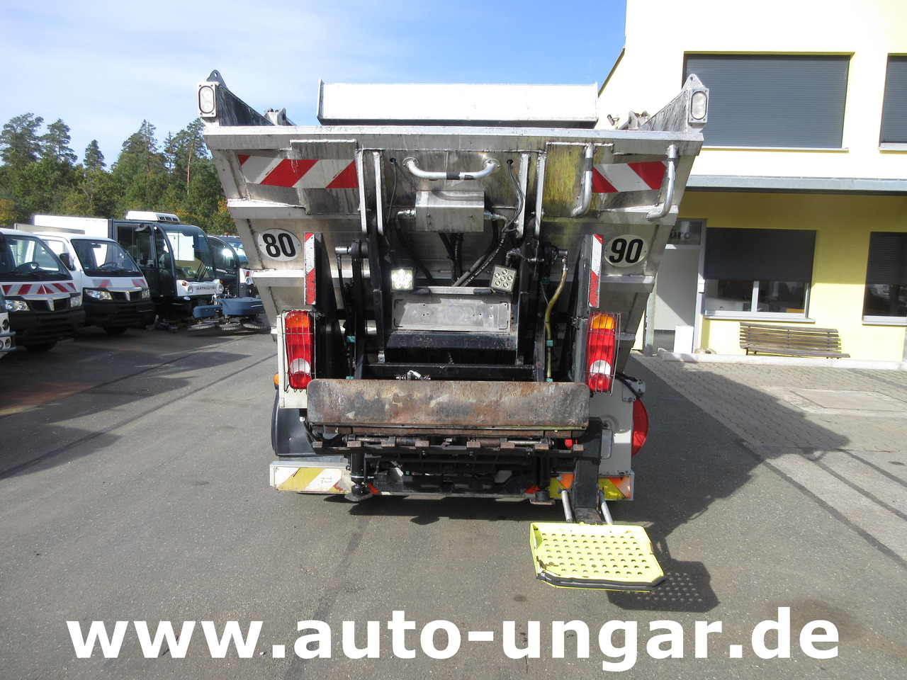 Isuzu NPR 75 Müllwagen Provence Benne - Faun Lifter Presse Kipper Trittbrett Bj 12 - Truk sampah: gambar 3 Isuzu NPR 75 Müllwagen Provence Benne - Faun Lifter Presse Kipper Trittbrett Bj 12 - Truk sampah: gambar 3