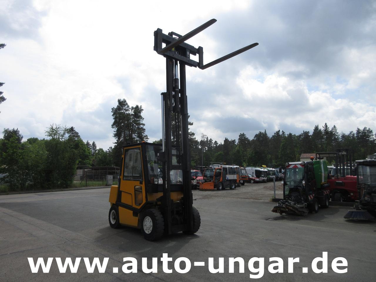 JUNGHEINRICH DFG 40 Diesel Gabelstapler 4.000kg Freihub Steinbock Yale Still Boss - Forklift diesel: gambar 2 JUNGHEINRICH DFG 40 Diesel Gabelstapler 4.000kg Freihub Steinbock Yale Still Boss - Forklift diesel: gambar 2