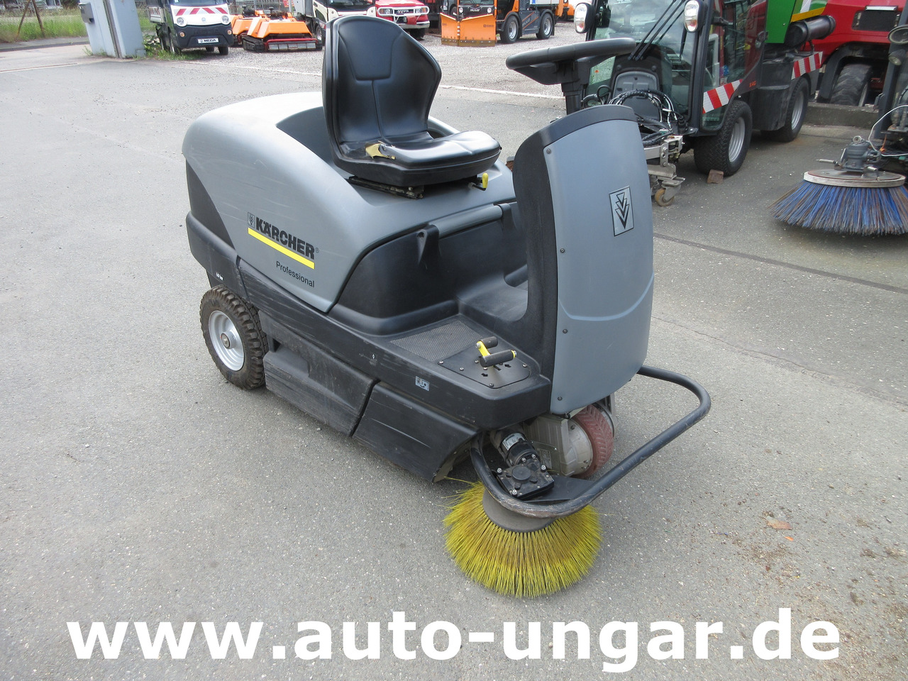 KÄRCHER KM 100/100 RBP Pack 1.280-112.0 elektrische Parkplatzkehrmaschine Hallenkehrmaschine Elektro - Penyapu jalan: gambar 1 KÄRCHER KM 100/100 RBP Pack 1.280-112.0 elektrische Parkplatzkehrmaschine Hallenkehrmaschine Elektro - Penyapu jalan: gambar 1