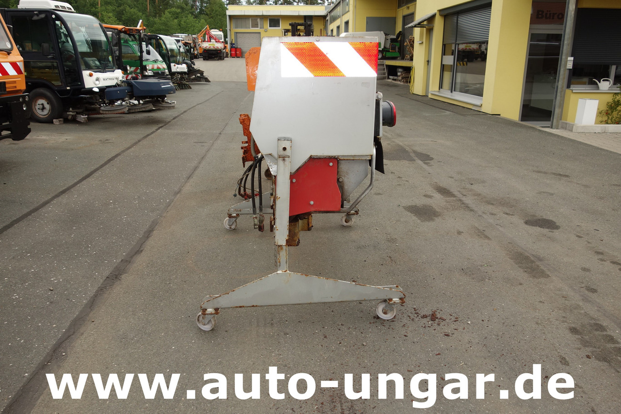 Multicar Kiefer - Bertsche Heckanbaustreuer für Multicar Boki Ladog Hansa Winterdienst - Kendaraan Kota/ Khusus: gambar 4 Multicar Kiefer - Bertsche Heckanbaustreuer für Multicar Boki Ladog Hansa Winterdienst - Kendaraan Kota/ Khusus: gambar 4