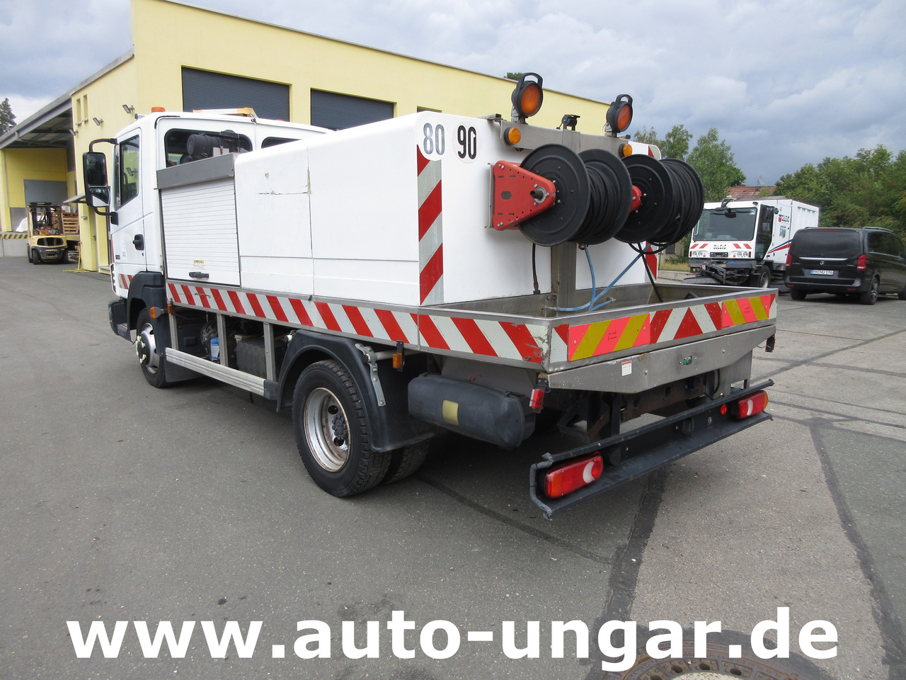 NISSAN Atleon 70.14 mit Hochdruckreiniger Wasserwagen Waschwagen Kärcher High Pressure - Kendaraan Kota/ Khusus: gambar 5 NISSAN Atleon 70.14 mit Hochdruckreiniger Wasserwagen Waschwagen Kärcher High Pressure - Kendaraan Kota/ Khusus: gambar 5