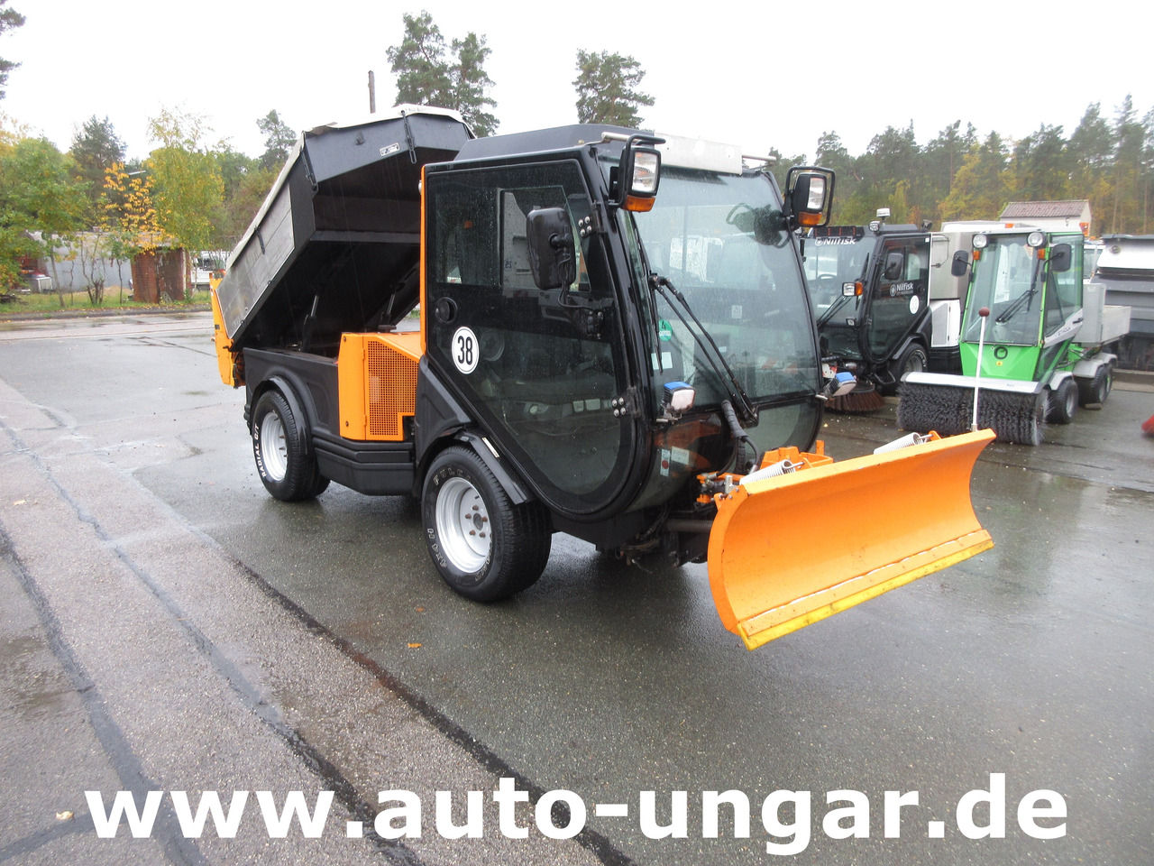 Nilfisk CR3500 CityRanger Multicar Winterdienst Schneepflug und Streuer 4x4 - Truk bajak salju: gambar 1 Nilfisk CR3500 CityRanger Multicar Winterdienst Schneepflug und Streuer 4x4 - Truk bajak salju: gambar 1