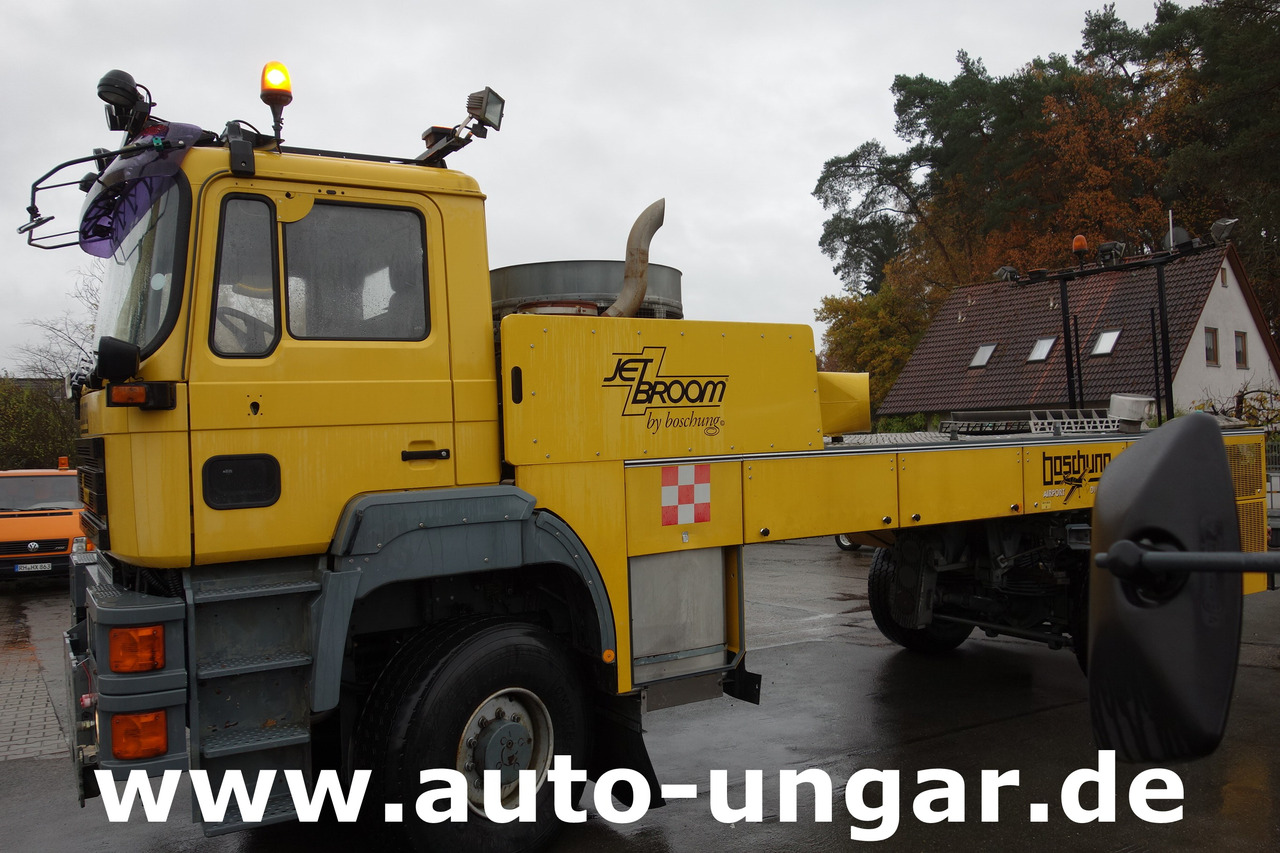 MAN Boschung BJB 8000 Speed Broom 4x4 Offroad Trial Flughafen - Peralatan pendukung darat, Peralatan pendukung darat: gambar 4 MAN Boschung BJB 8000 Speed Broom 4x4 Offroad Trial Flughafen - Peralatan pendukung darat, Peralatan pendukung darat: gambar 4