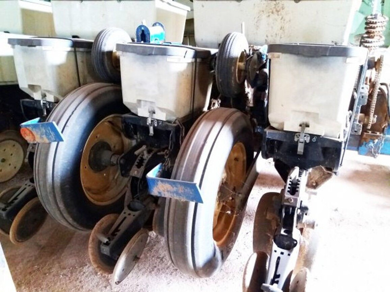Kinze 3000 (8x lines 75 - Penabur presisi: gambar 3 Kinze 3000 (8x lines 75 - Penabur presisi: gambar 3