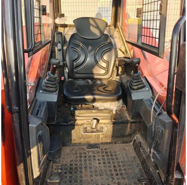 Locust 1004 - Skid steer: gambar 4 Locust 1004 - Skid steer: gambar 4
