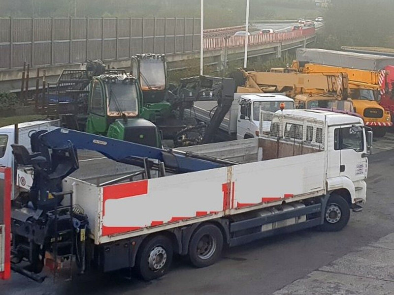 MAN 6x2 EUR4 TGA 26.430 BL crane REMOTE - Truk flatbed, Truk derek: gambar 1 MAN 6x2 EUR4 TGA 26.430 BL crane REMOTE - Truk flatbed, Truk derek: gambar 1