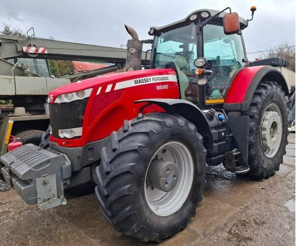 Massey Ferguson 8690 (MF) - Traktor: gambar 4 Massey Ferguson 8690 (MF) - Traktor: gambar 4