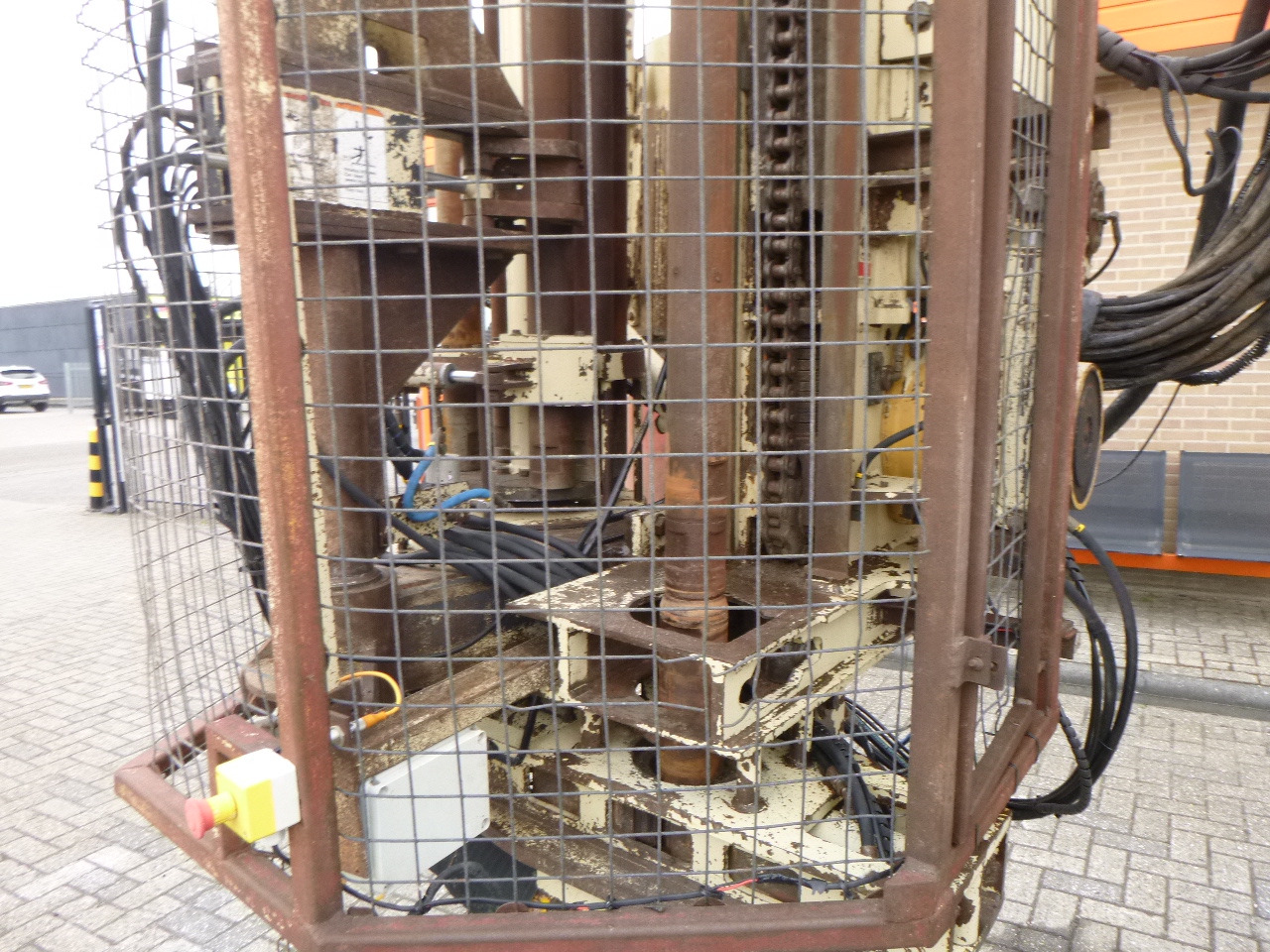 Anjungan pengeboran ATLAS COPCO CM780D: gambar 13